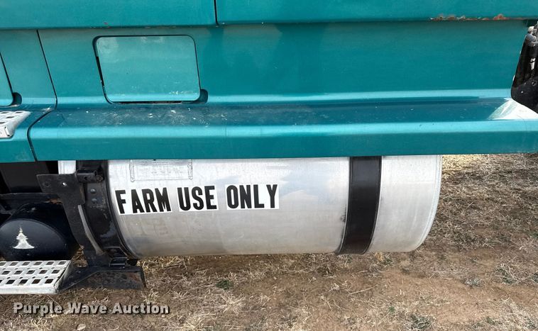 image for item EP2639 1998 Volvo VN semi truck