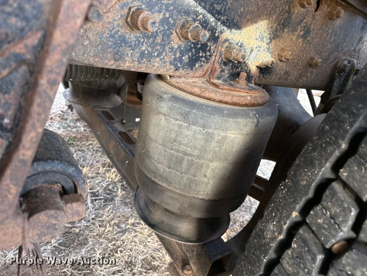 image for item EP2639 1998 Volvo VN semi truck