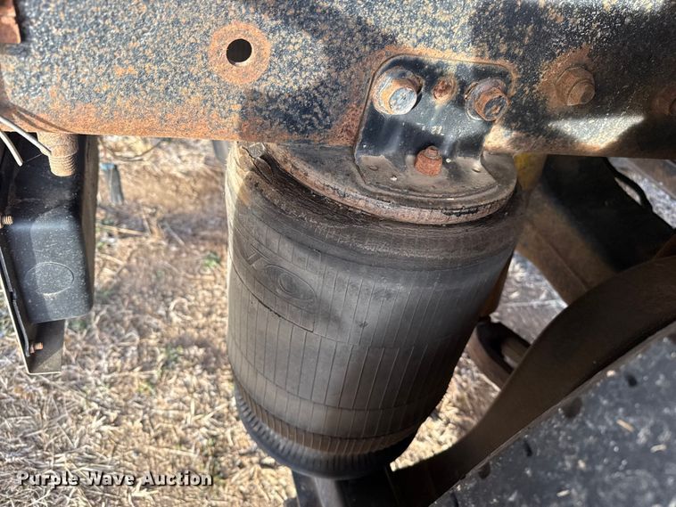 image for item EP2639 1998 Volvo VN semi truck