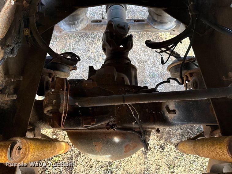 image for item EP2639 1998 Volvo VN semi truck