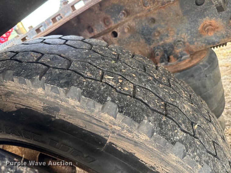 image for item EP2639 1998 Volvo VN semi truck