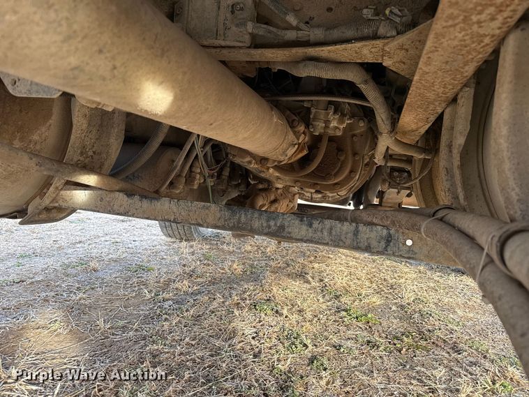 image for item EP2639 1998 Volvo VN semi truck