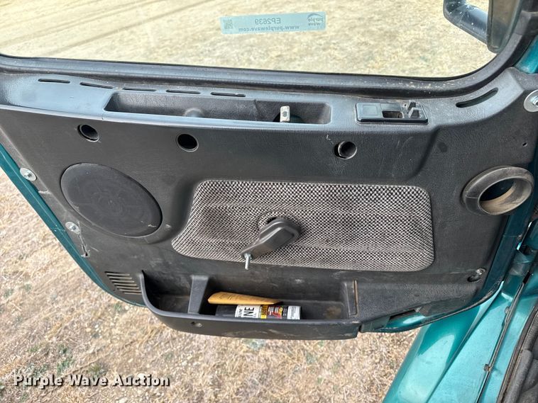 image for item EP2639 1998 Volvo VN semi truck