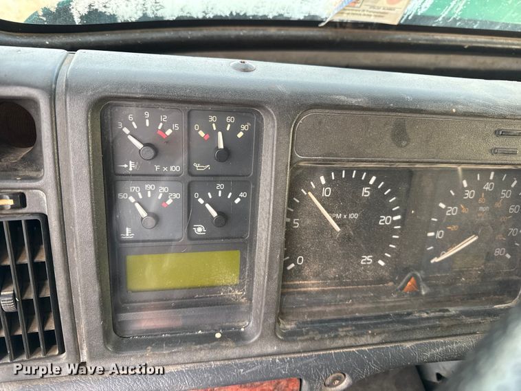 image for item EP2639 1998 Volvo VN semi truck