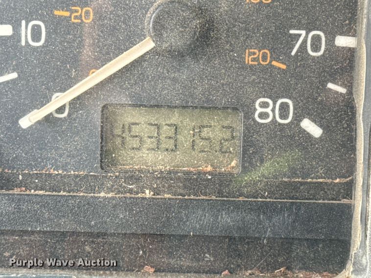 image for item EP2639 1998 Volvo VN semi truck