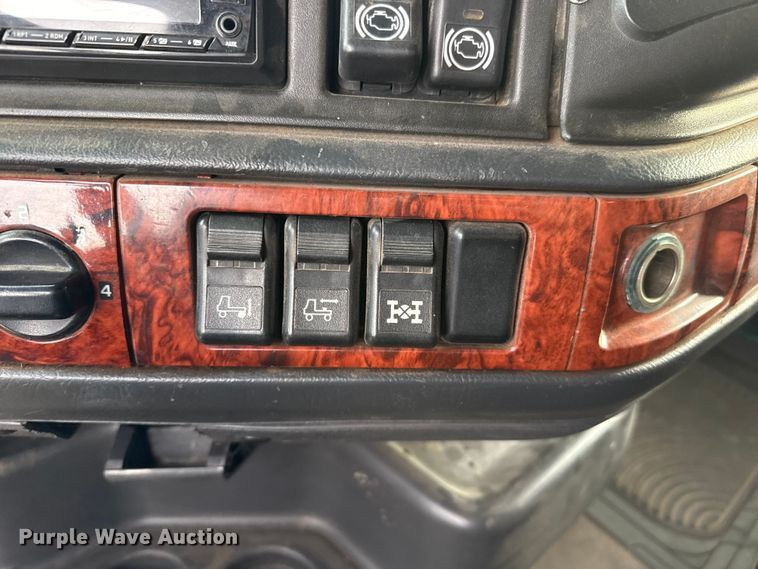 image for item EP2639 1998 Volvo VN semi truck