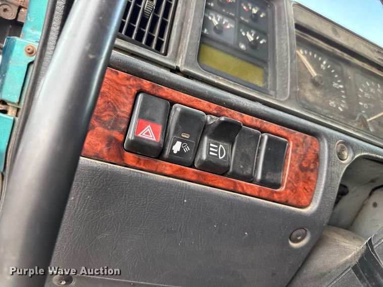 image for item EP2639 1998 Volvo VN semi truck