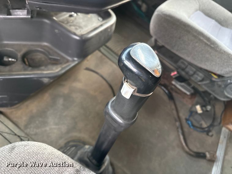 image for item EP2639 1998 Volvo VN semi truck