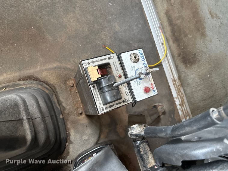 image for item EP2639 1998 Volvo VN semi truck