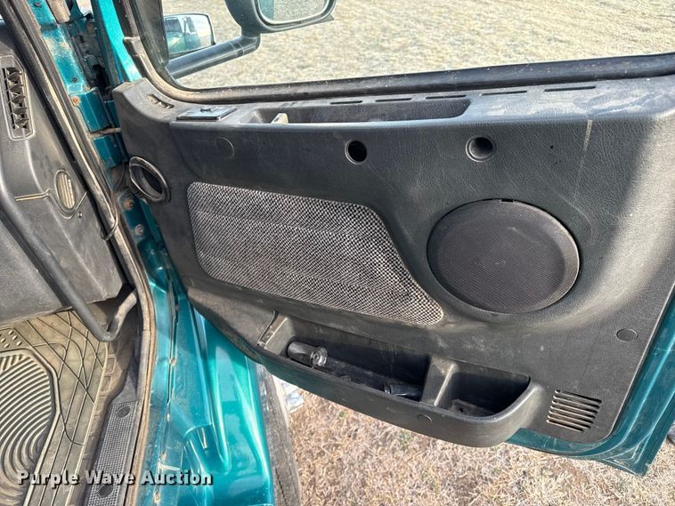 image for item EP2639 1998 Volvo VN semi truck