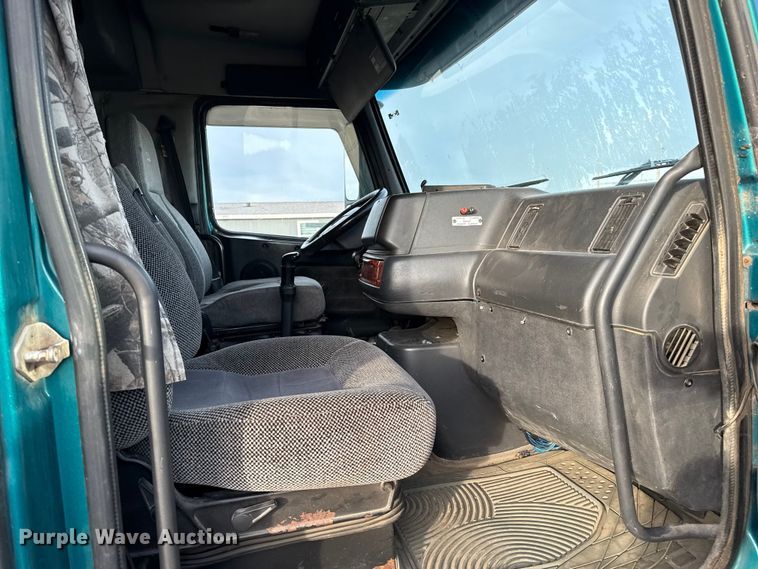 image for item EP2639 1998 Volvo VN semi truck