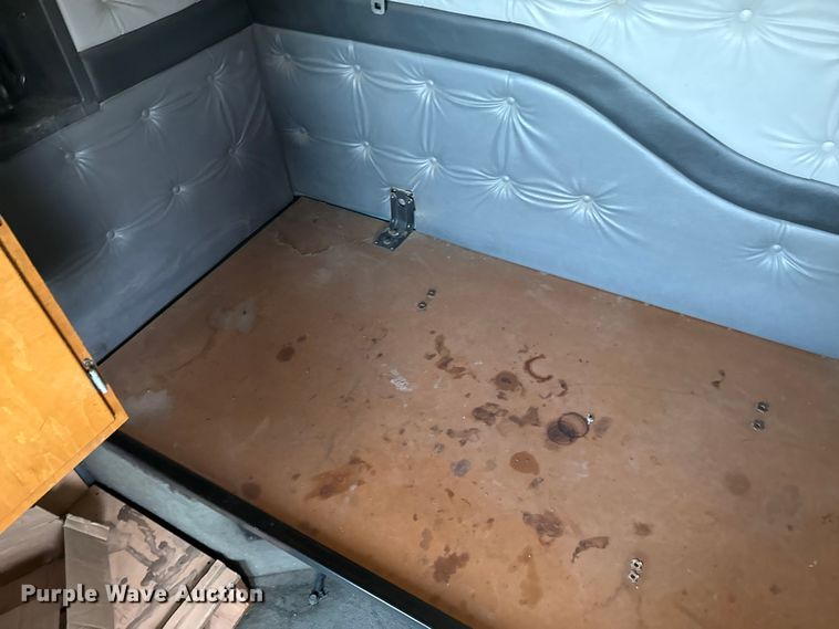 image for item EP2639 1998 Volvo VN semi truck