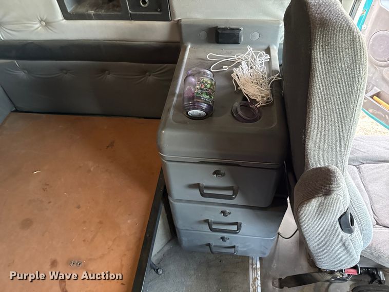 image for item EP2639 1998 Volvo VN semi truck