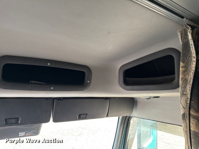 image for item EP2639 1998 Volvo VN semi truck