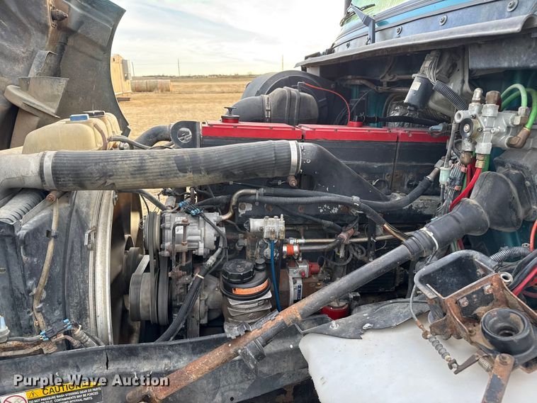 image for item EP2639 1998 Volvo VN semi truck