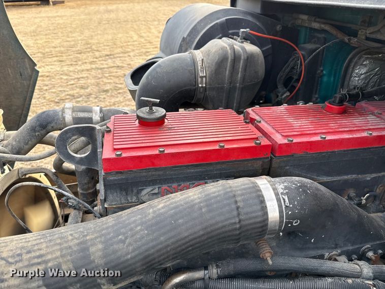 image for item EP2639 1998 Volvo VN semi truck