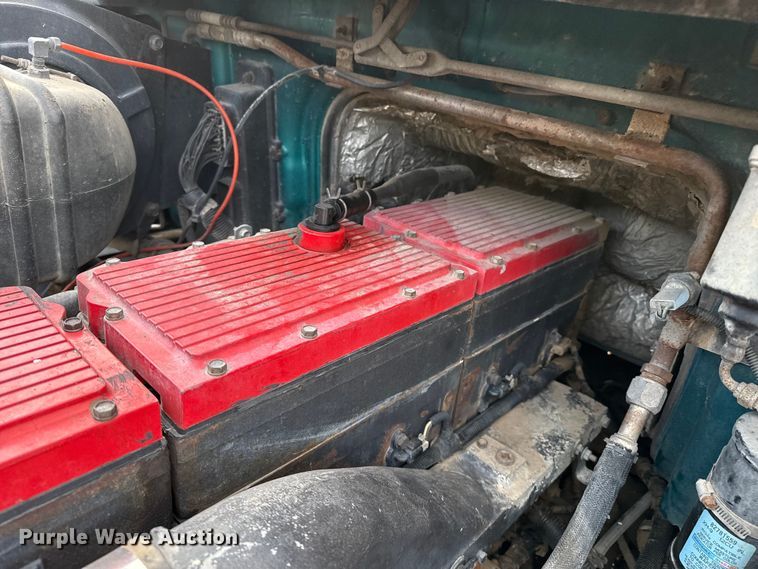 image for item EP2639 1998 Volvo VN semi truck