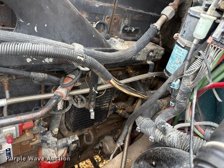 image for item EP2639 1998 Volvo VN semi truck