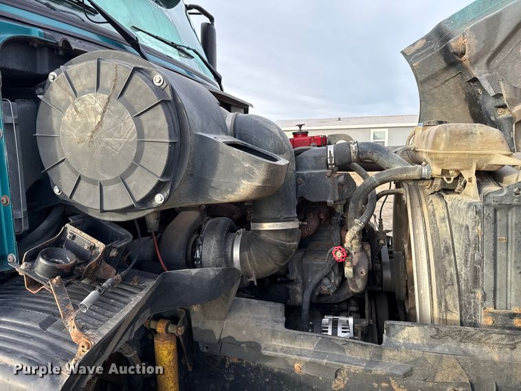 image for item EP2639 1998 Volvo VN semi truck