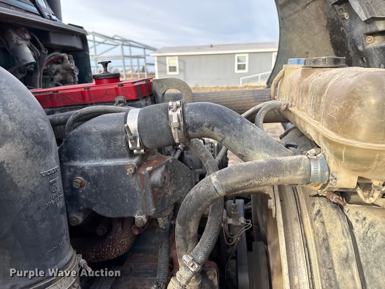 image for item EP2639 1998 Volvo VN semi truck