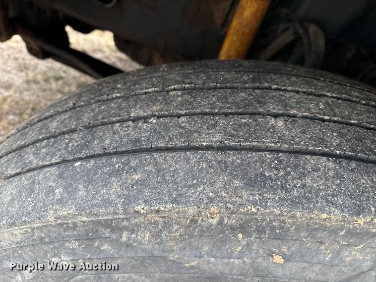 image for item EP2639 1998 Volvo VN semi truck