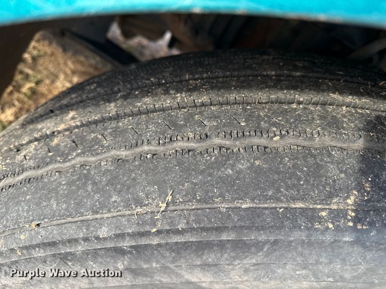 image for item EP2639 1998 Volvo VN semi truck