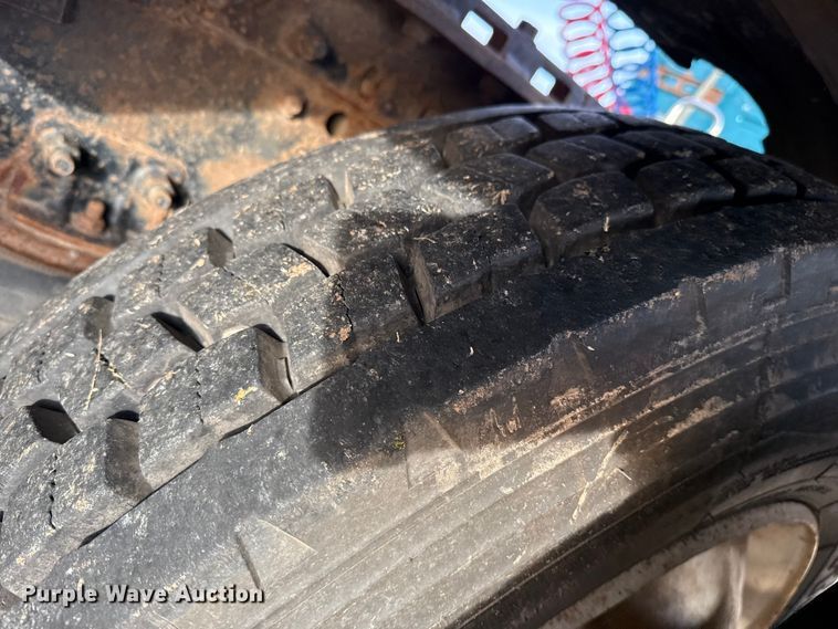 image for item EP2639 1998 Volvo VN semi truck