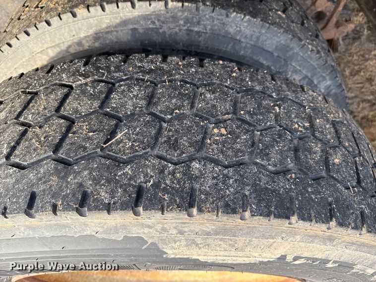 image for item EP2639 1998 Volvo VN semi truck