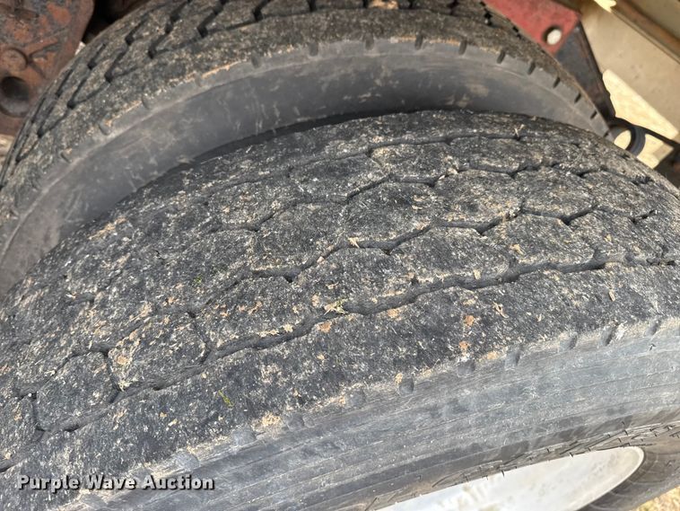 image for item EP2639 1998 Volvo VN semi truck