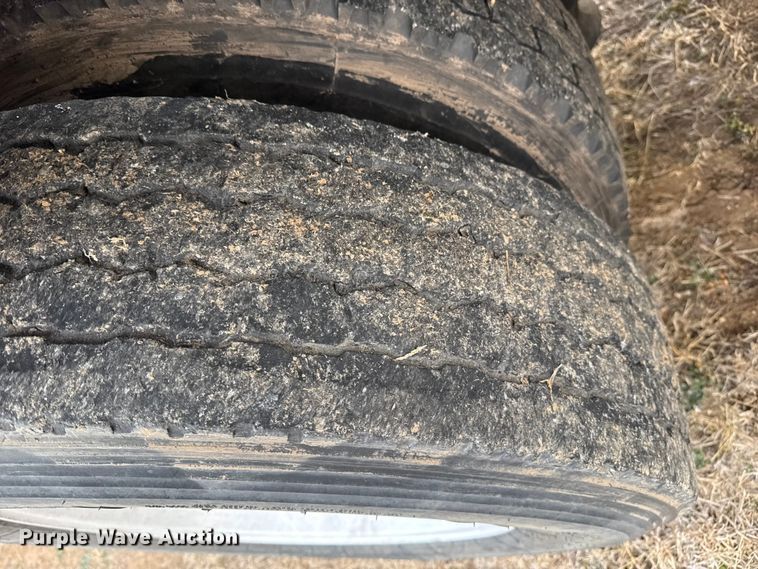 image for item EP2639 1998 Volvo VN semi truck