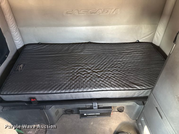 image for item EP2641 2019 Freightliner Cascadia 