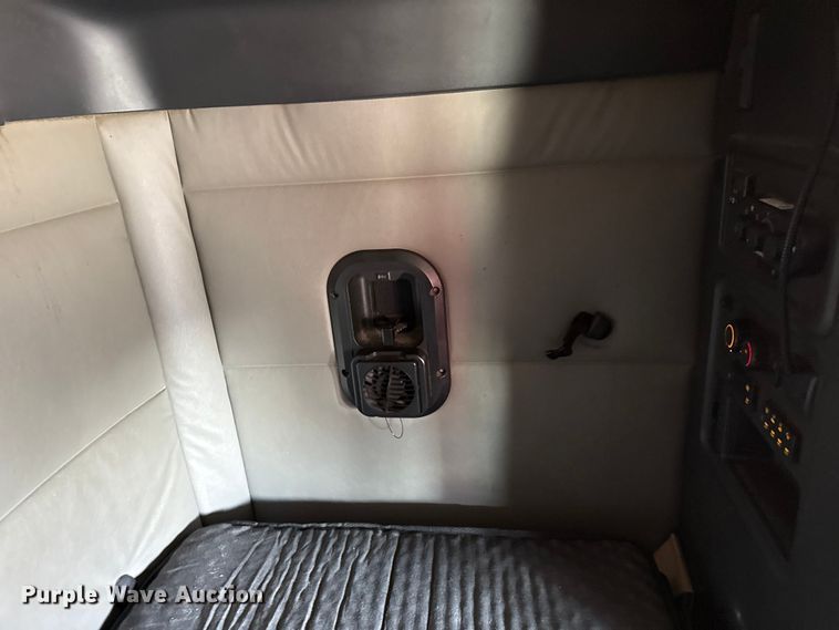 image for item EP2641 2019 Freightliner Cascadia 