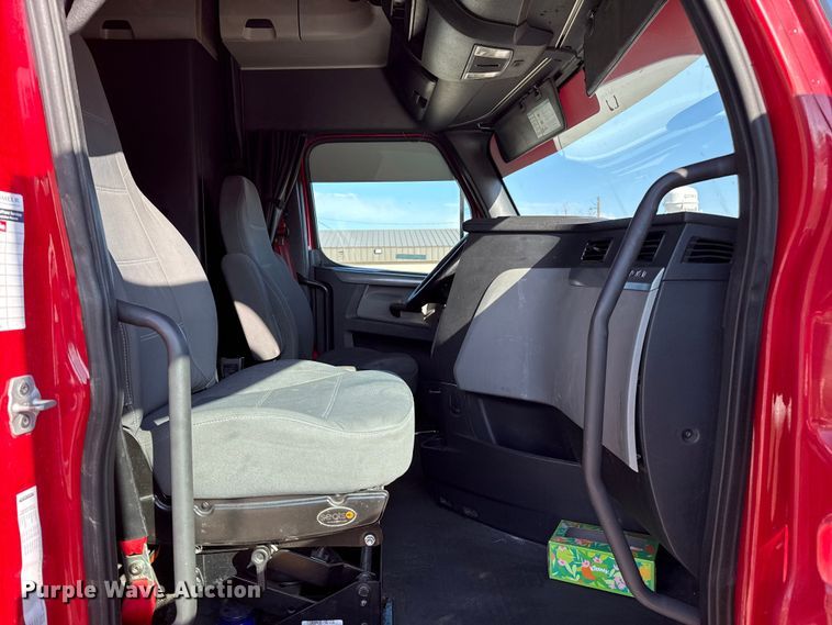 image for item EP2641 2019 Freightliner Cascadia 