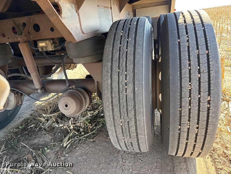 image for item EP2654 2009 Neville Built grain trailer