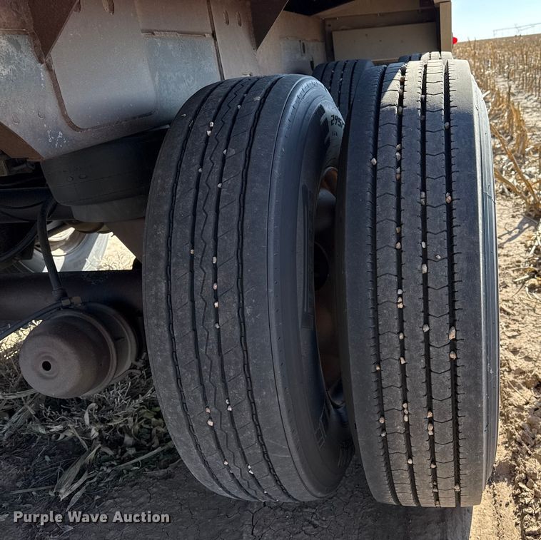 image for item EP2654 2009 Neville Built grain trailer