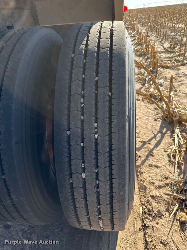image for item EP2654 2009 Neville Built grain trailer