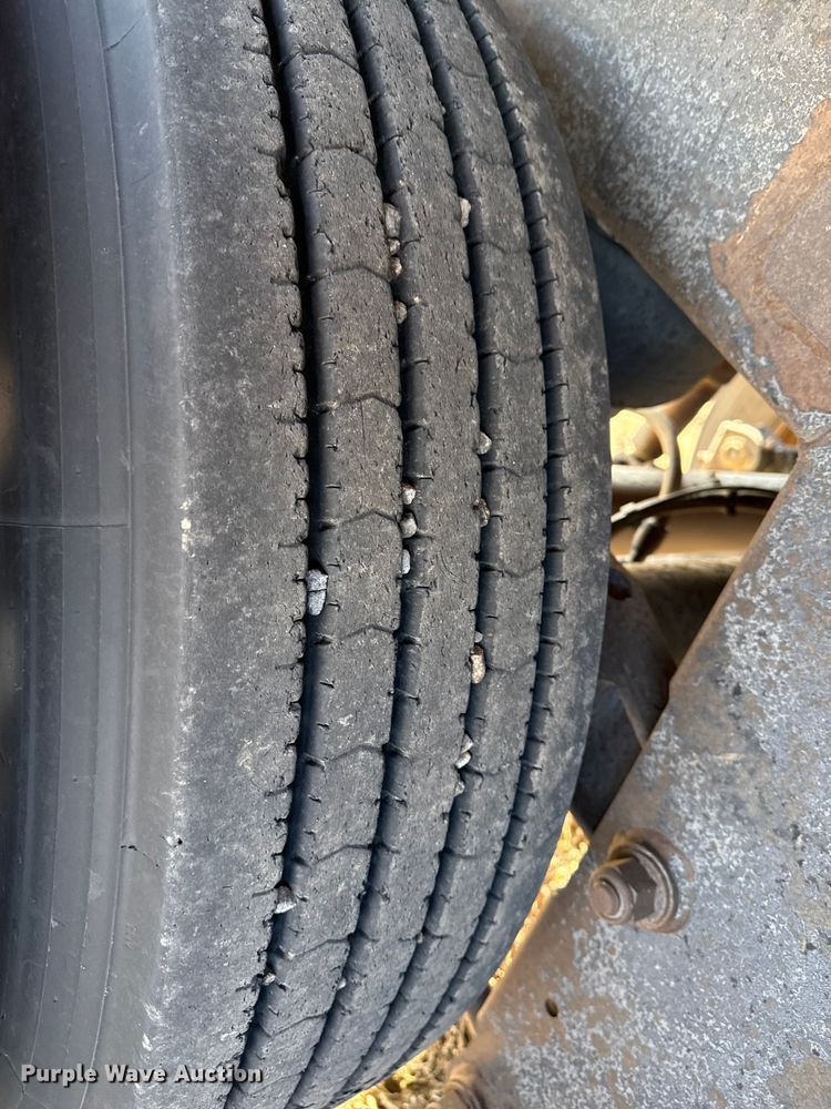 image for item EP2654 2009 Neville Built grain trailer