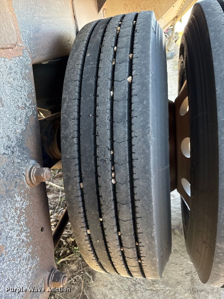 image for item EP2654 2009 Neville Built grain trailer