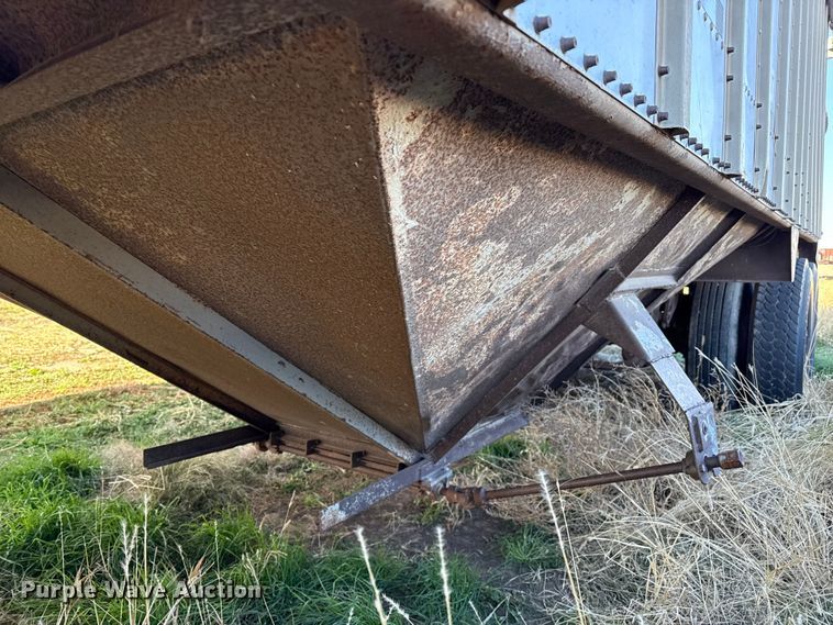 image for item EP2656 1982 Merritt grain trailer