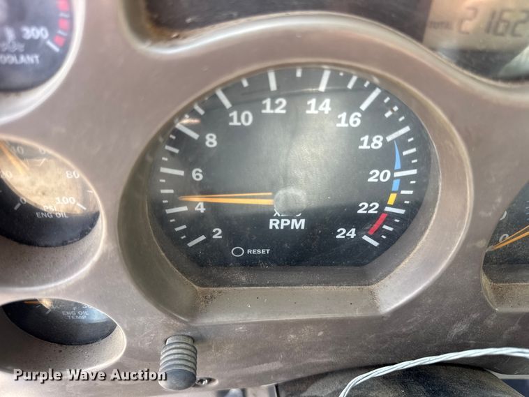 image for item ER0136 2004 Mack CH613 semi truck