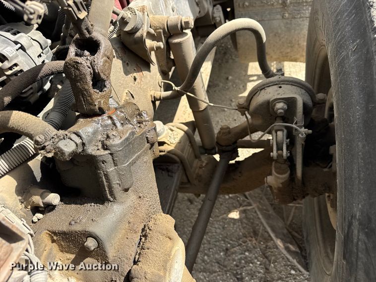 image for item ER0136 2004 Mack CH613 semi truck