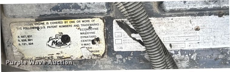 image for item ER0136 2004 Mack CH613 semi truck