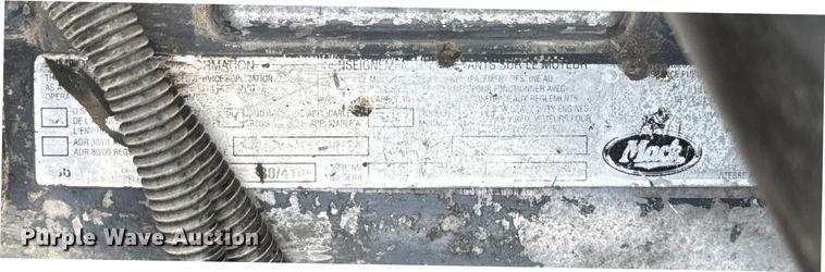 image for item ER0136 2004 Mack CH613 semi truck