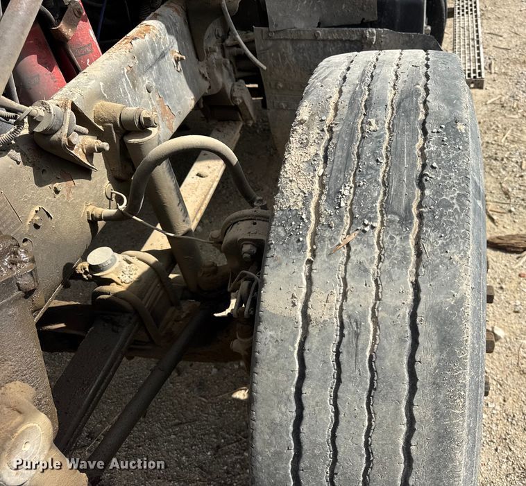 image for item ER0136 2004 Mack CH613 semi truck