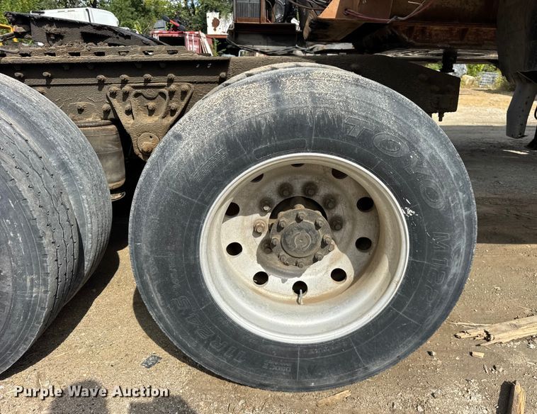 image for item ER0136 2004 Mack CH613 semi truck