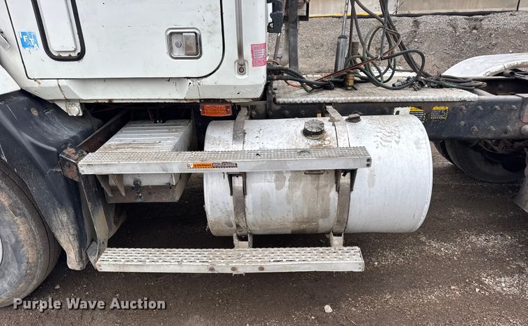 image for item ER0300 1994 Mack CH613 semi truck