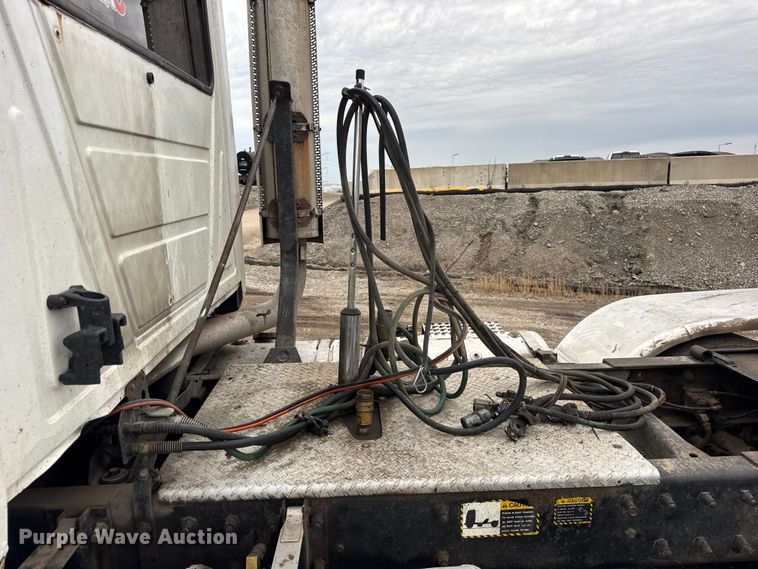 image for item ER0300 1994 Mack CH613 semi truck