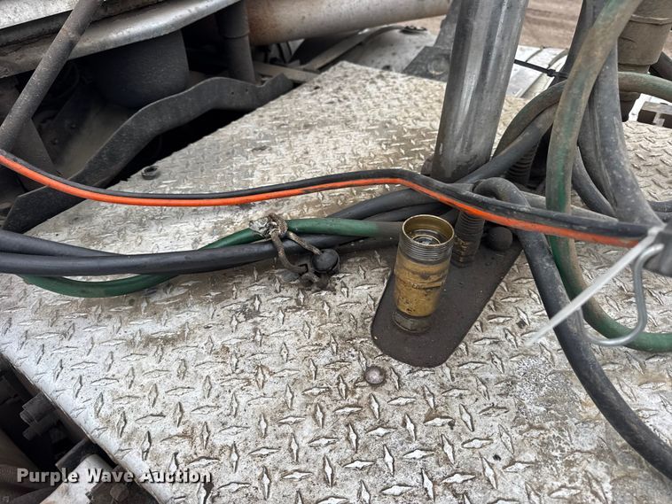 image for item ER0300 1994 Mack CH613 semi truck