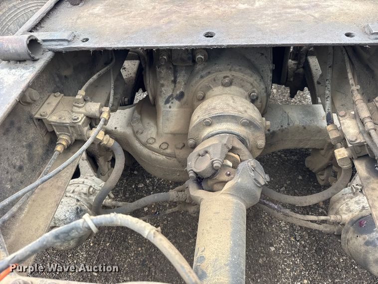 image for item ER0300 1994 Mack CH613 semi truck