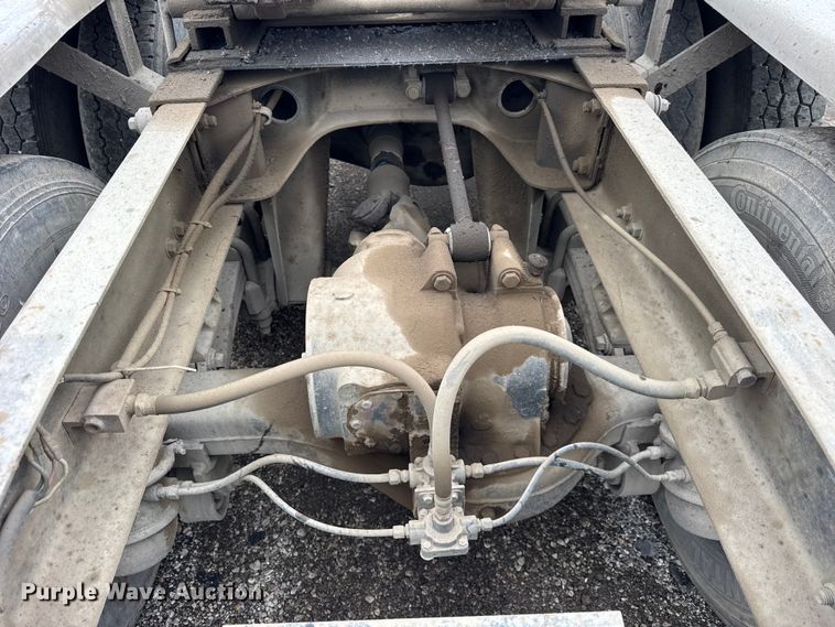 image for item ER0300 1994 Mack CH613 semi truck